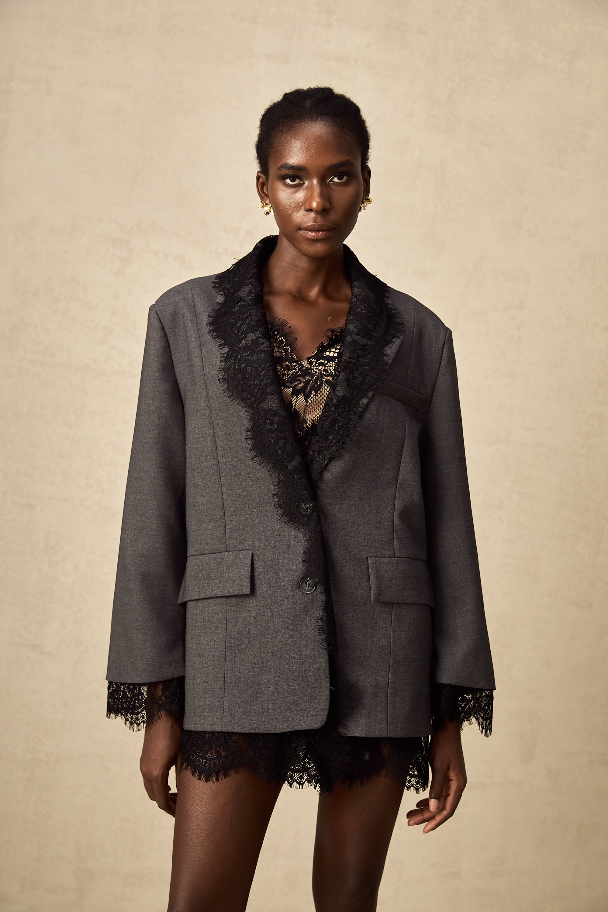 Dianthe grauer Blazer mit Spitze-Details