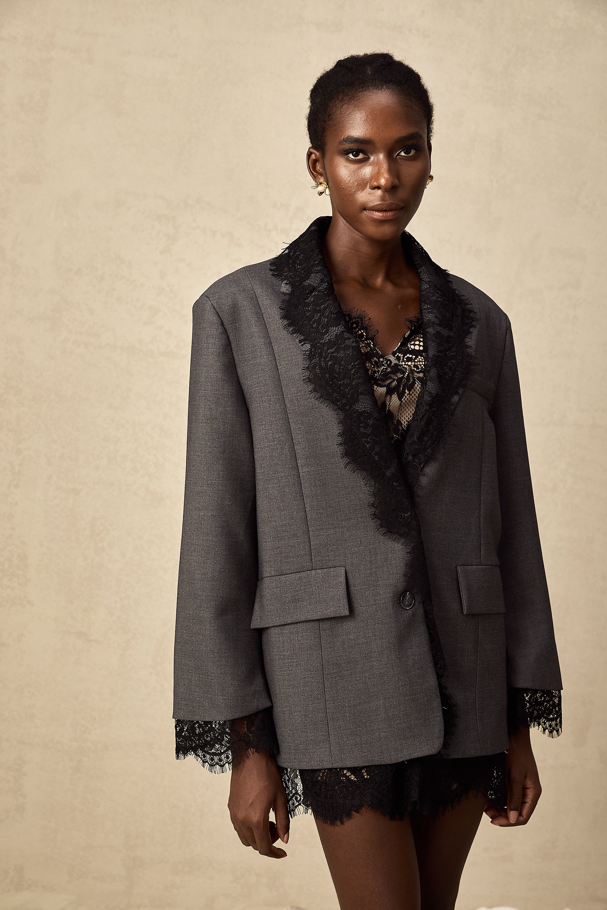 Dianthe grauer Blazer mit Spitze-Details