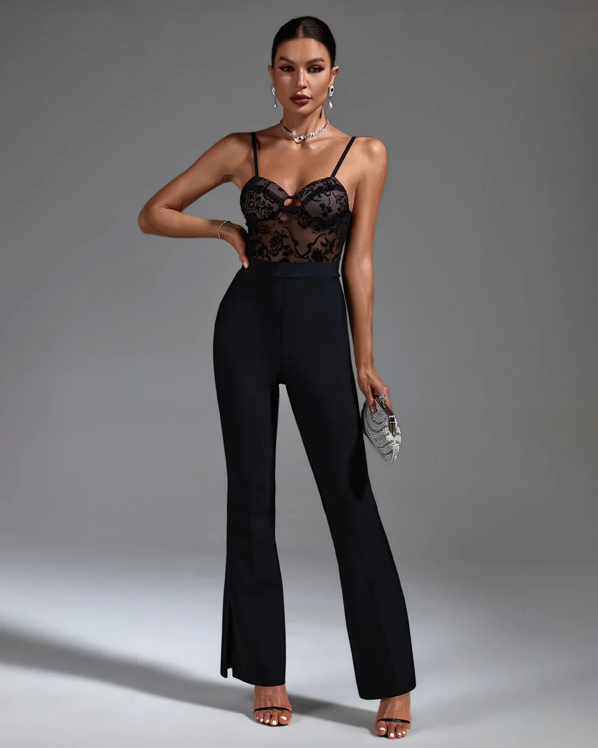 Tiara Jumpsuit – Eleganz mit verführerischer Spitze