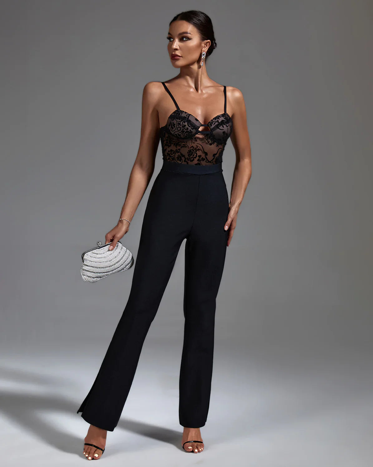 Tiara Jumpsuit – Eleganz mit verführerischer Spitze