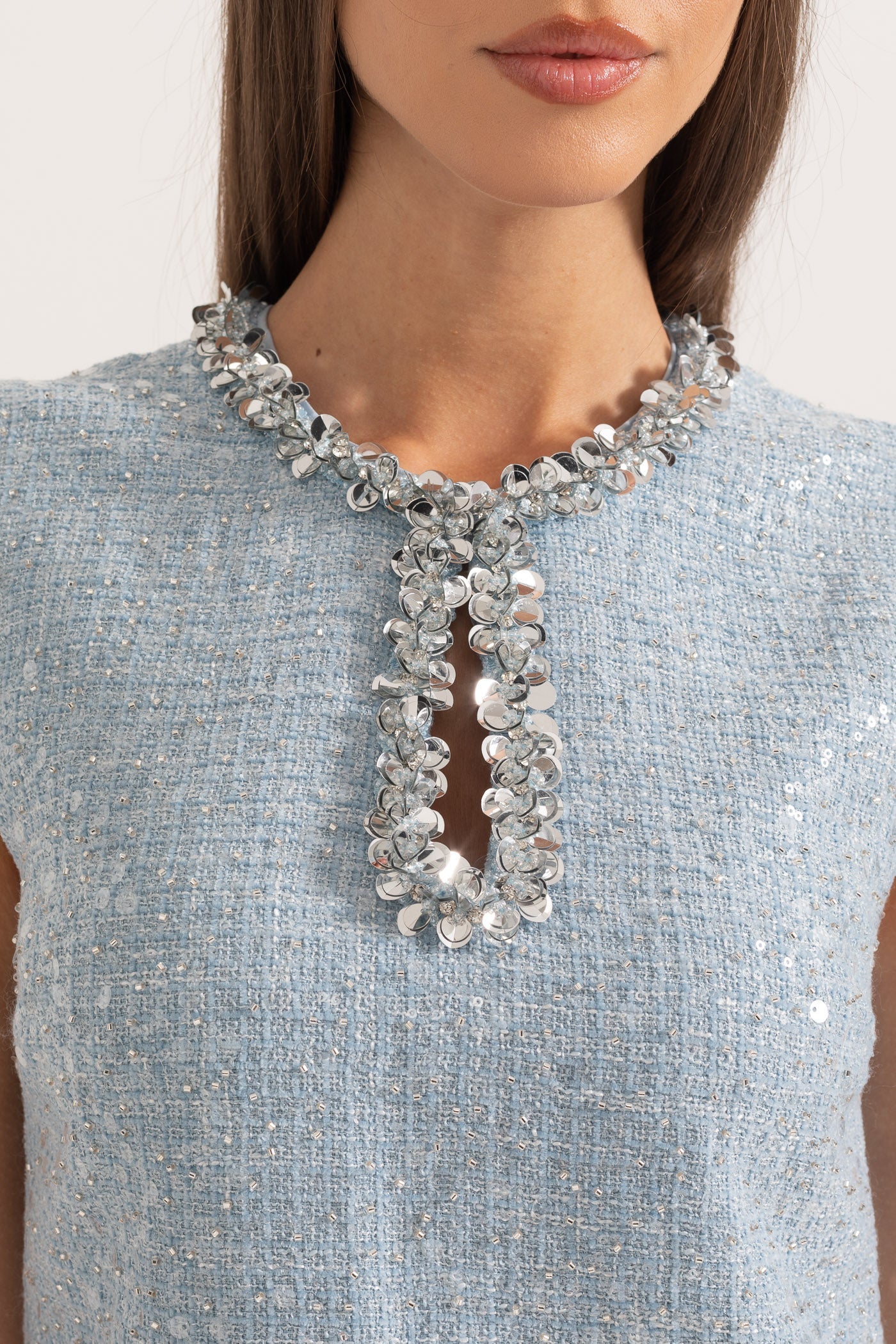 Texturiertes ärmelloses Mini-Kleid mit glitzernden Kragen-Details - Blau