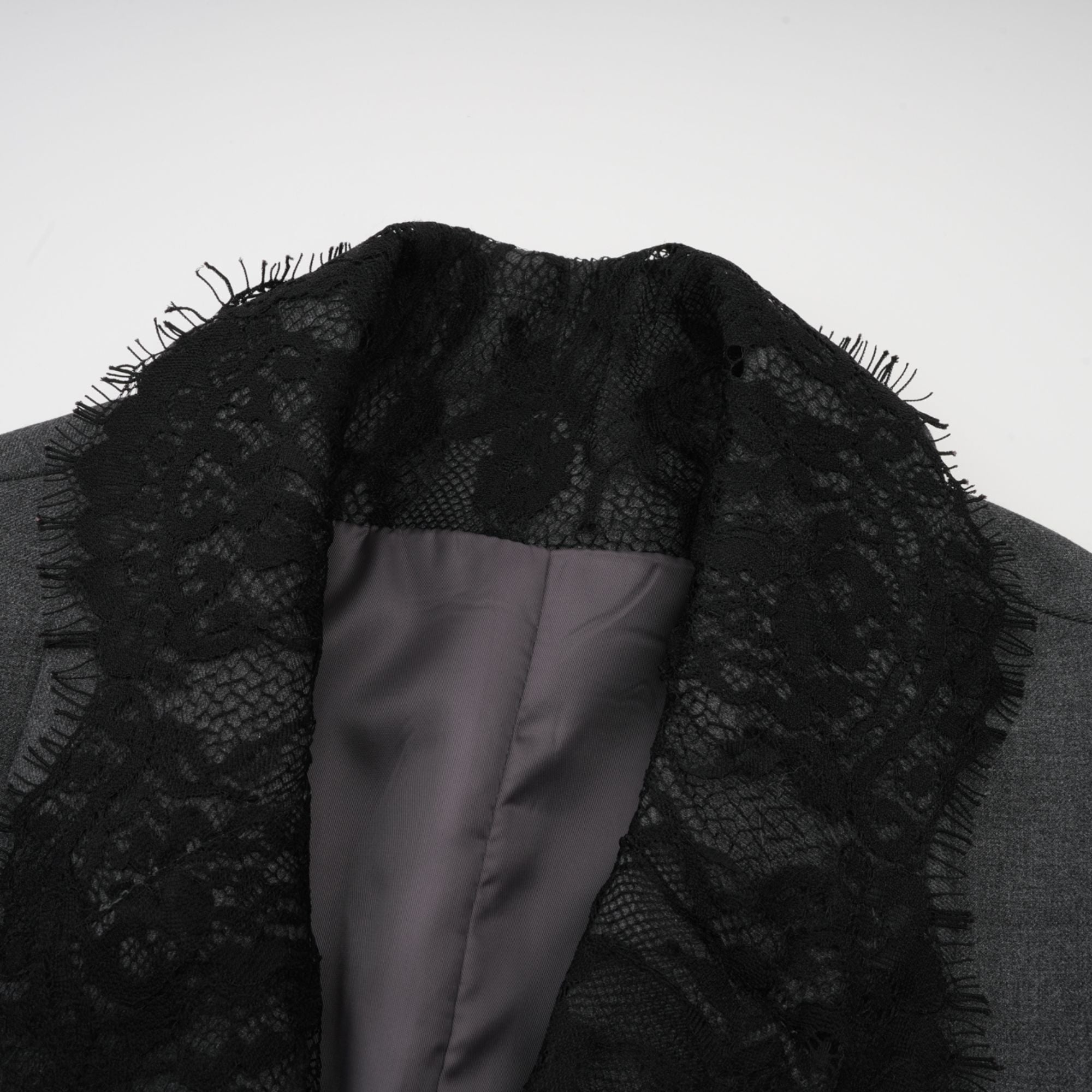 Dianthe grauer Blazer mit Spitze-Details