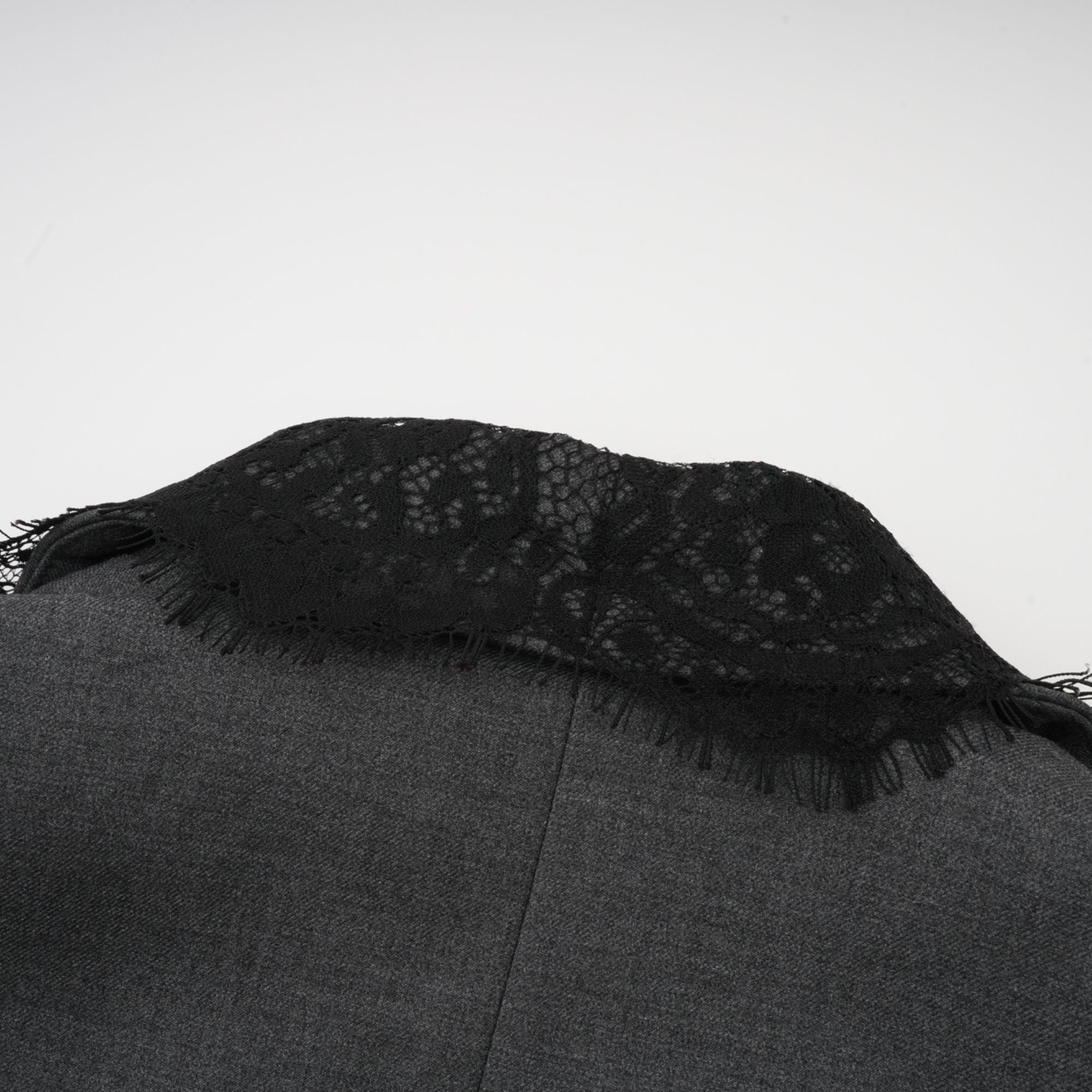 Dianthe grauer Blazer mit Spitze-Details