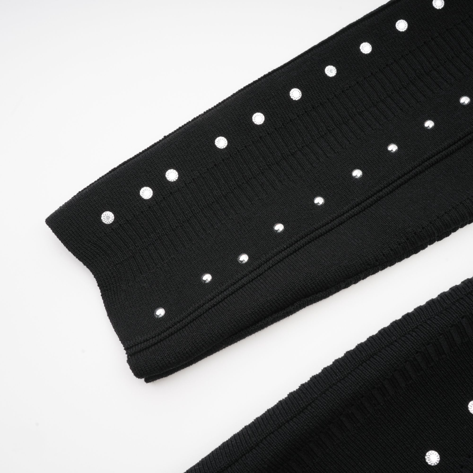 Fabienne -schwarzes, mit Kristallen verziertes, gerafftes Strick-Minikleid