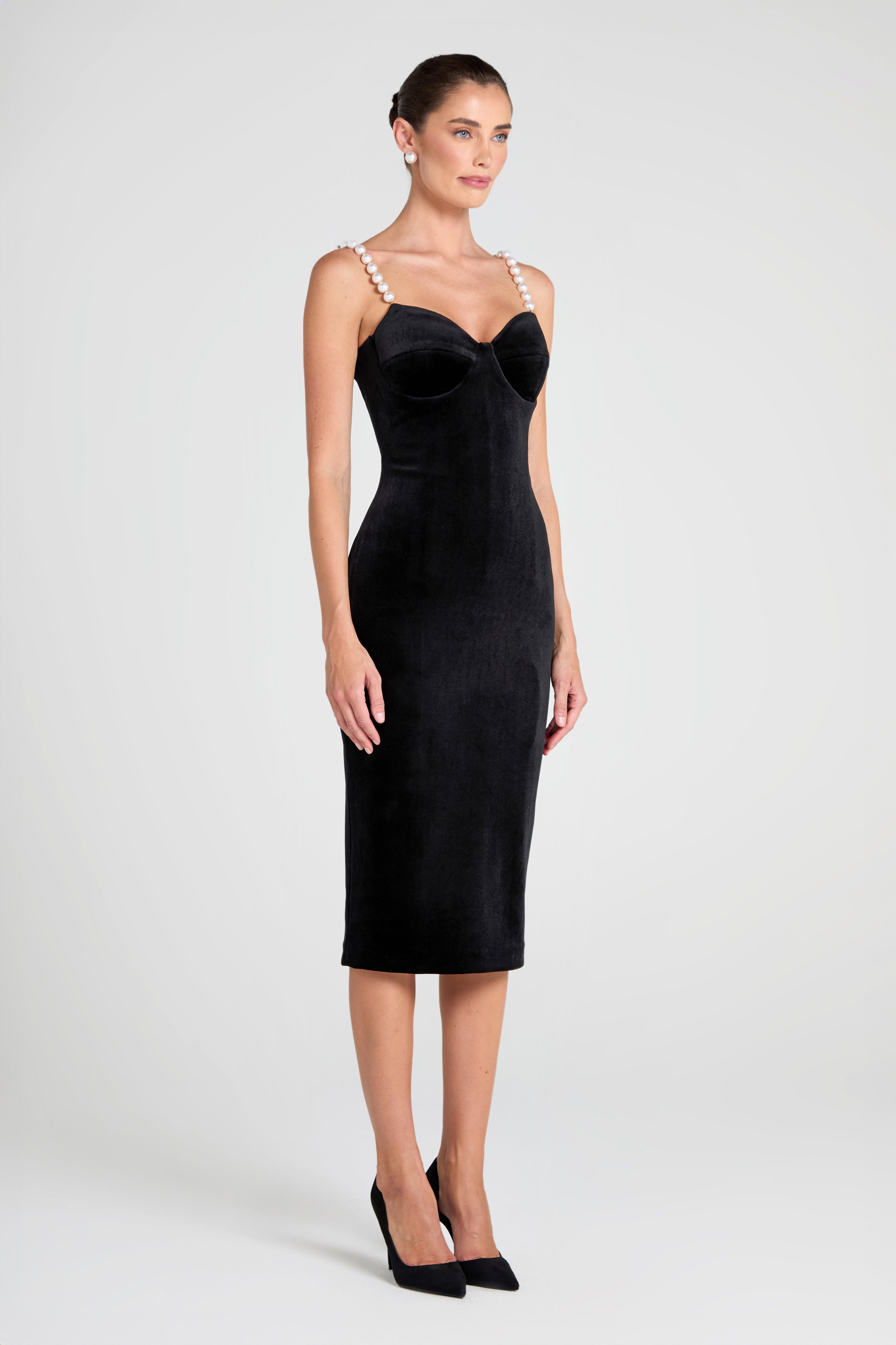 Emily Schwarzes Kleid