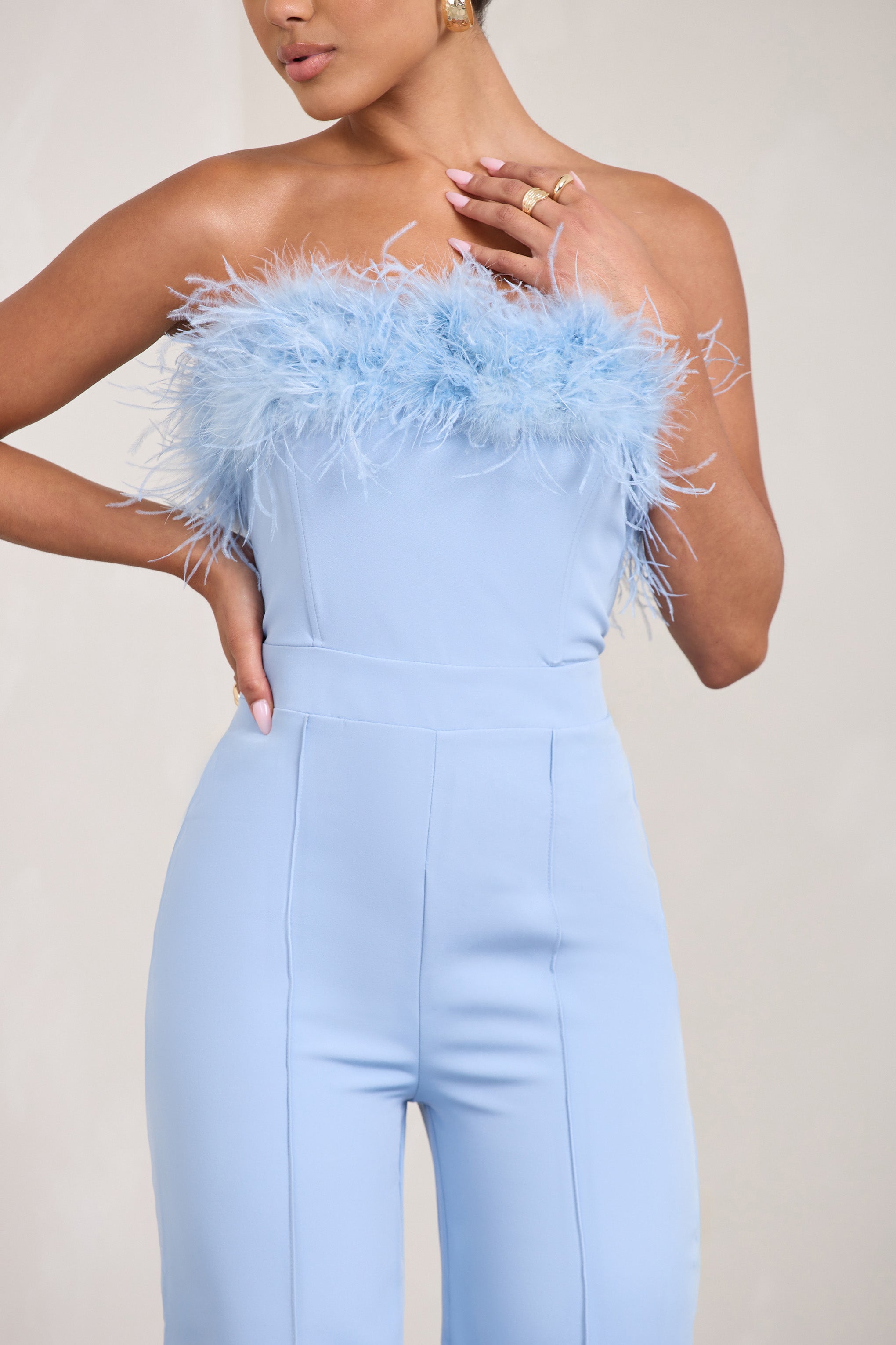 Erstklassig | Blaues Bandeau-Feather-Hosenanzug mit weitem Bein
