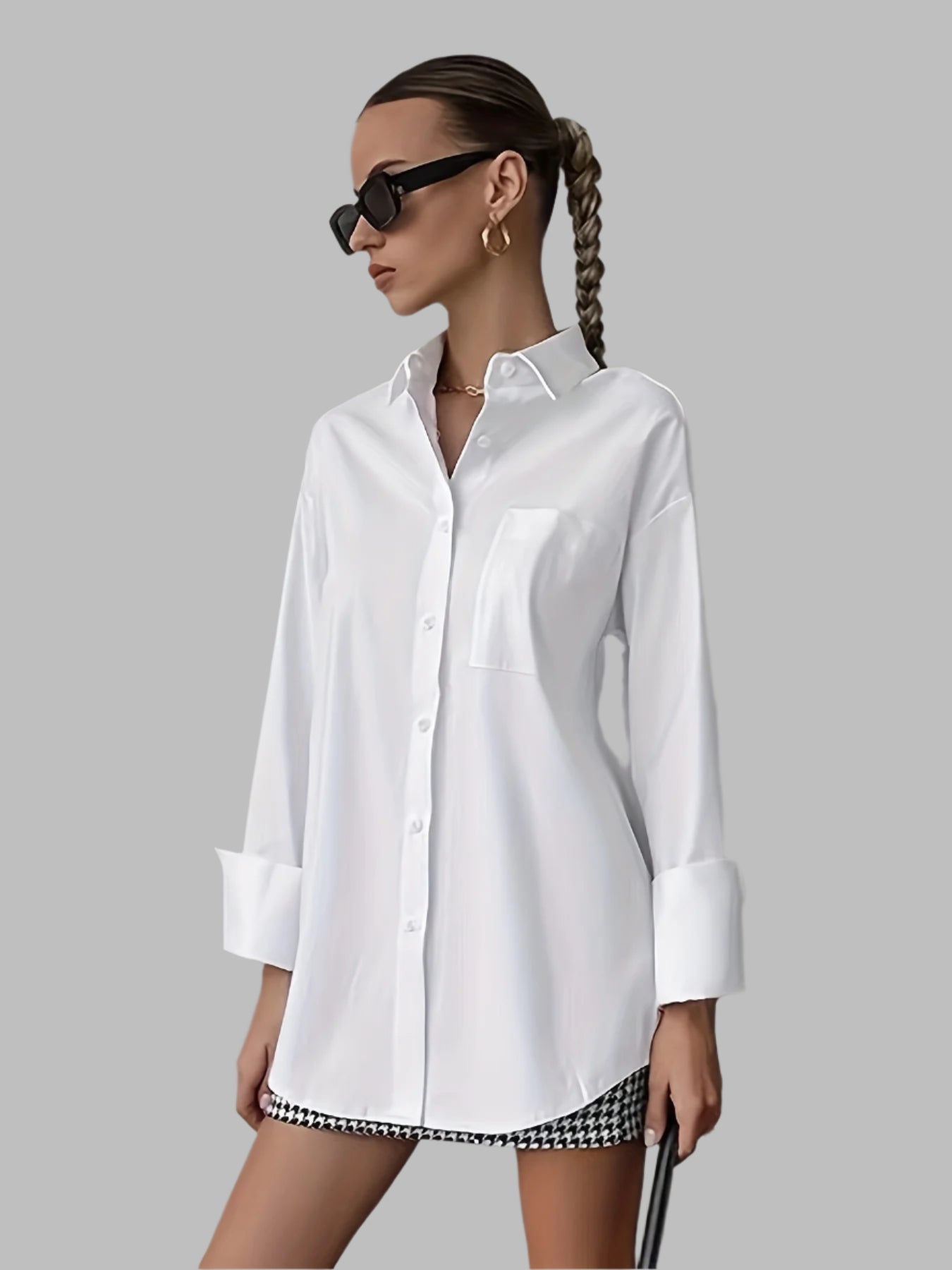 Damenhemd mit Knöpfen und Reverskragen