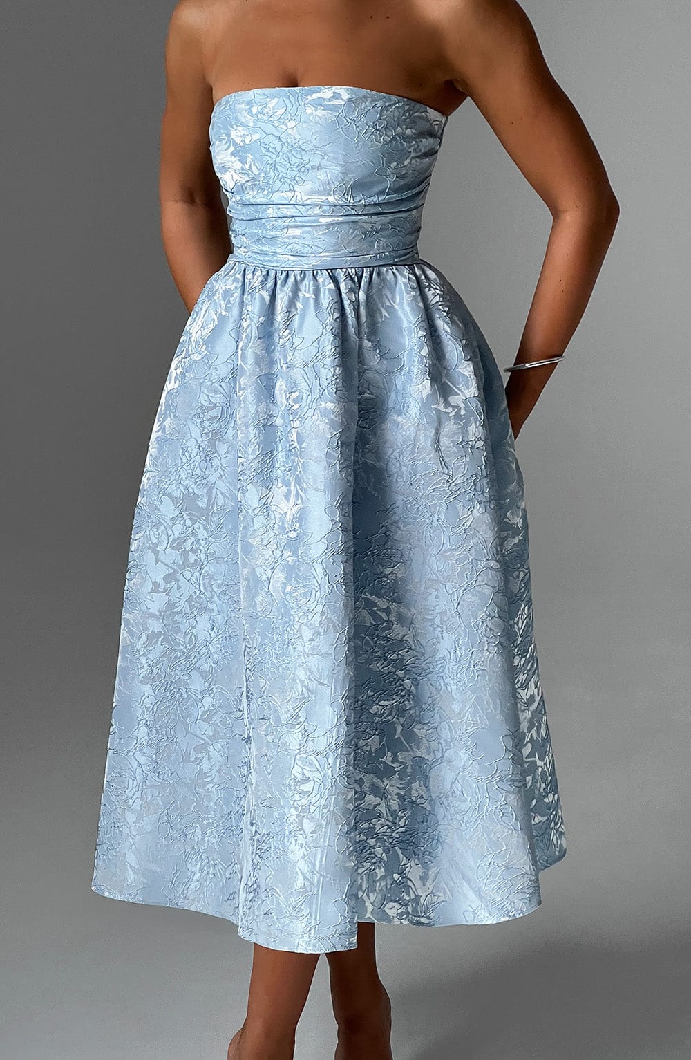 Aurora Strapless Blaue Midi Kleid